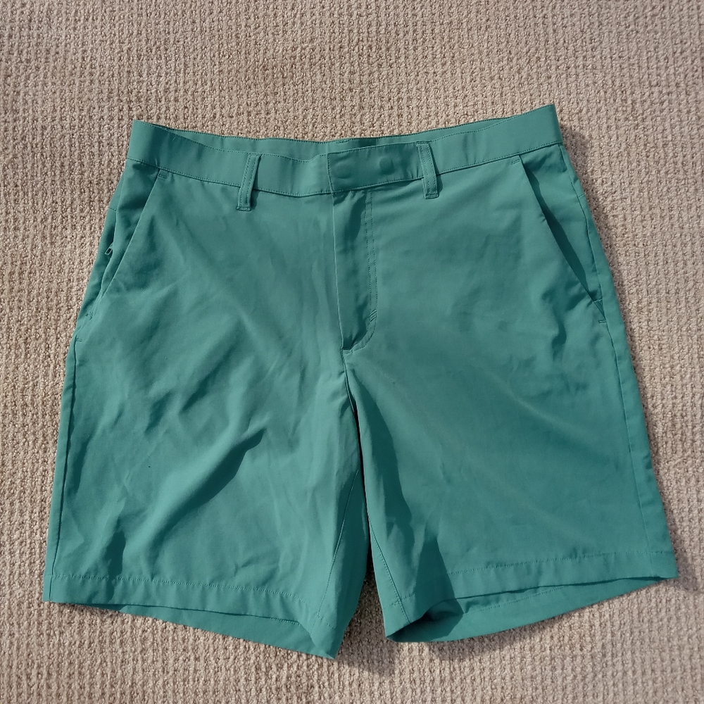 Fabletics The Only Shorts Mens Size Large Green Stretch Performance Golf Casual